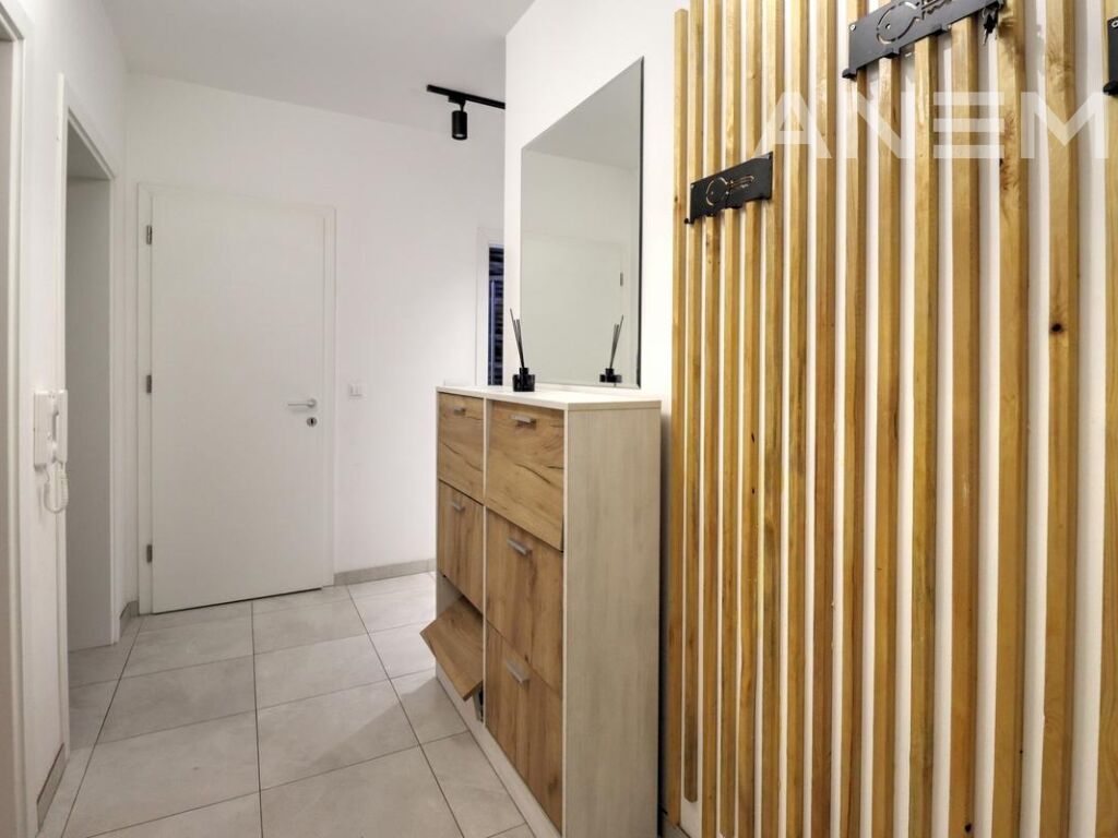 2 bedroom flat for rent on B Street