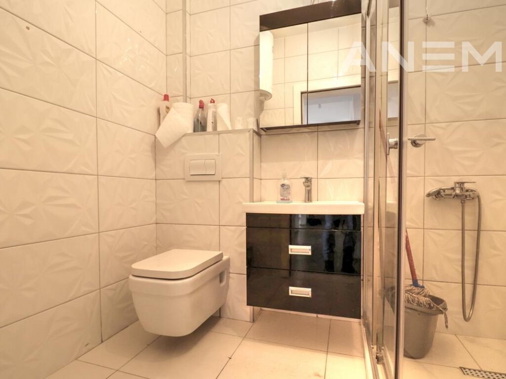 Zyre me qira me 3 hapësira pune në lagjen Tophane4