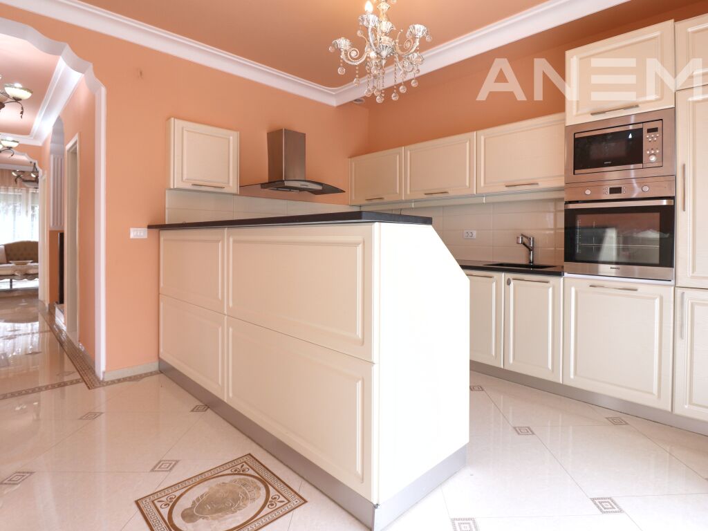 Shtëpi me qira 174m² në Marigona Residence