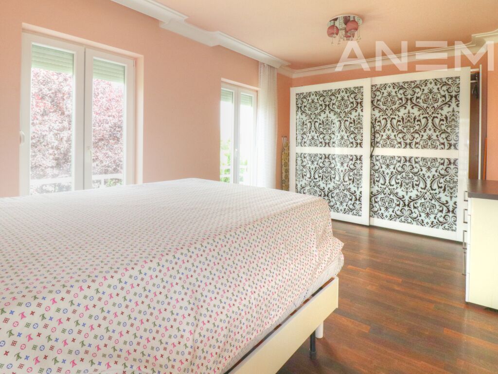 Shtëpi me qira 174m² në Marigona Residence