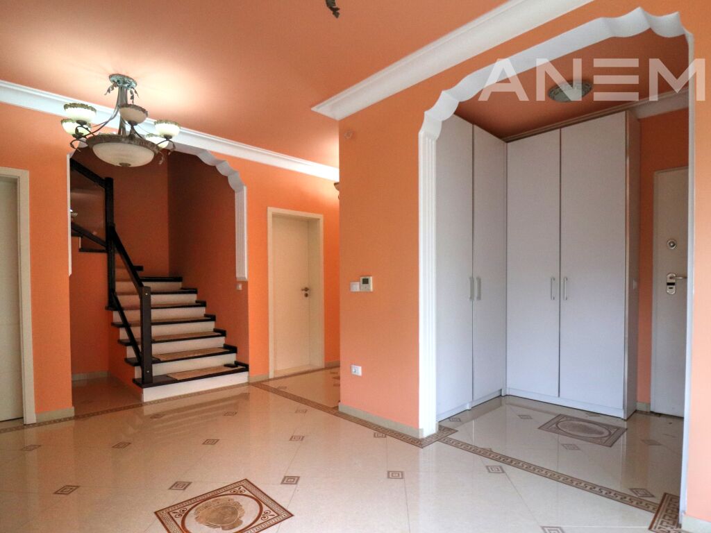 Shtëpi me qira 174m² në Marigona Residence