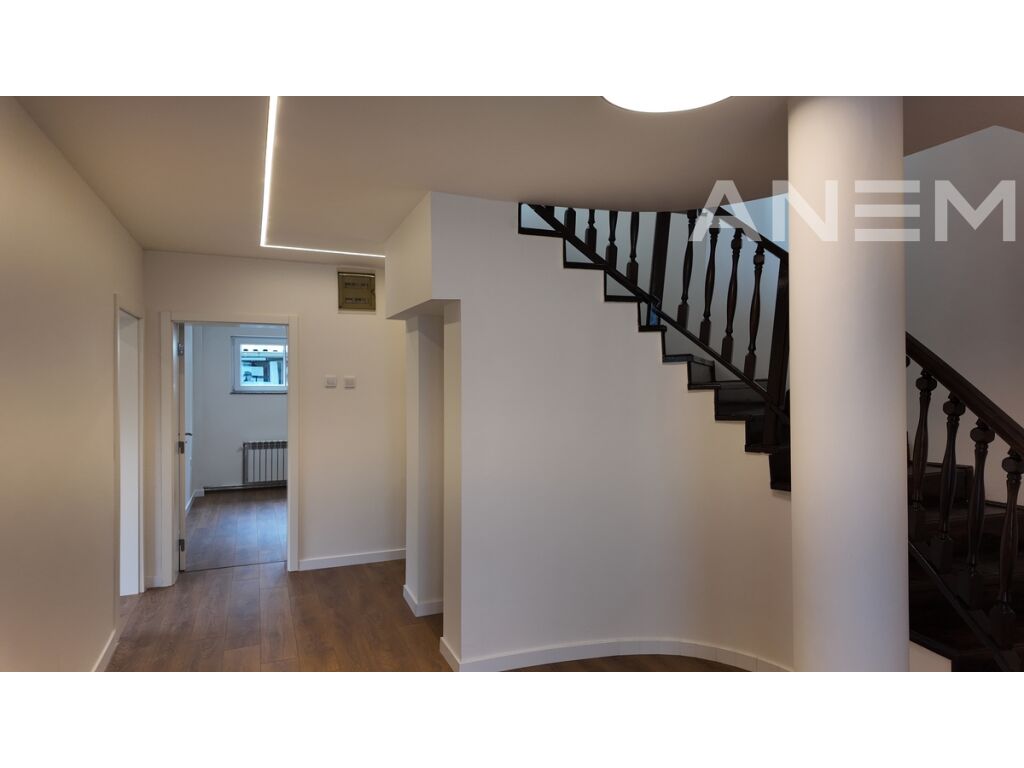 Objekt me qira 230m² në lagjen Arbëria