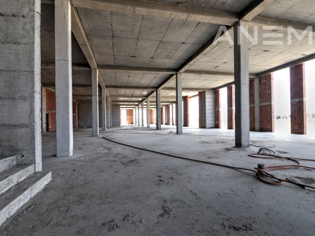 Objekt me qira 4800m² në Veternik3