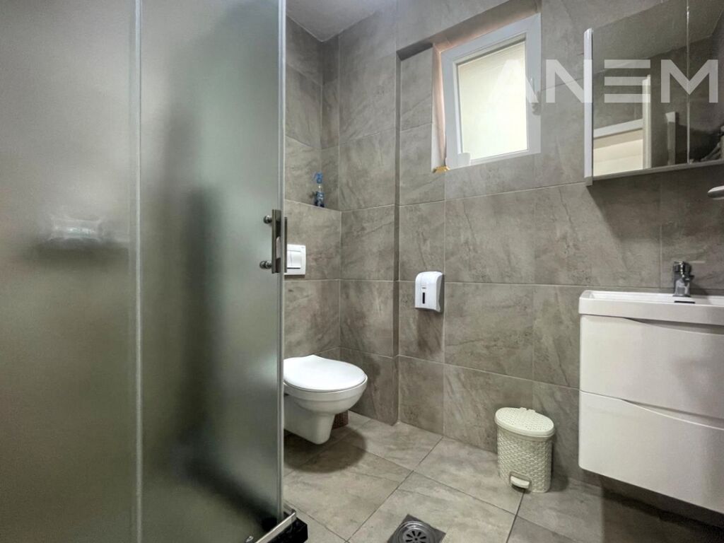 Zyre me qira me 3 hapësira pune në Arbëri
