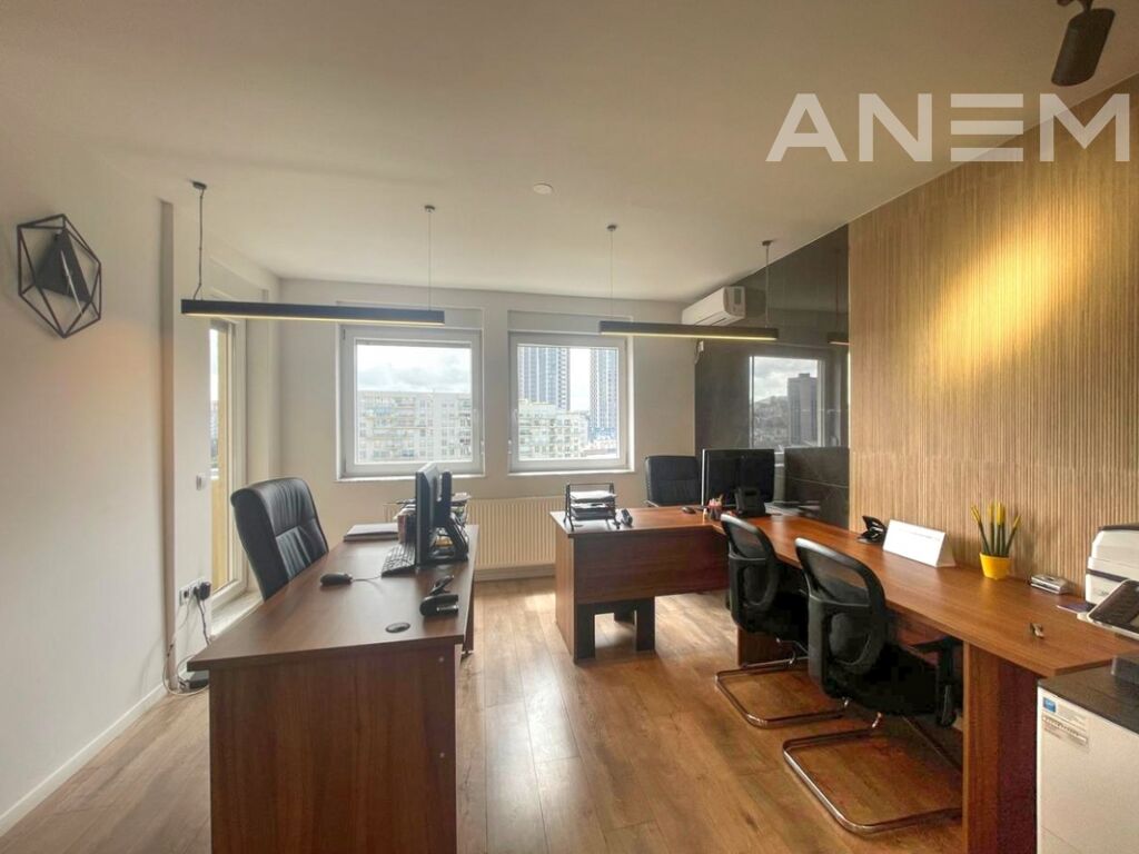 Zyre me qira me 3 hapësira pune në Arbëri