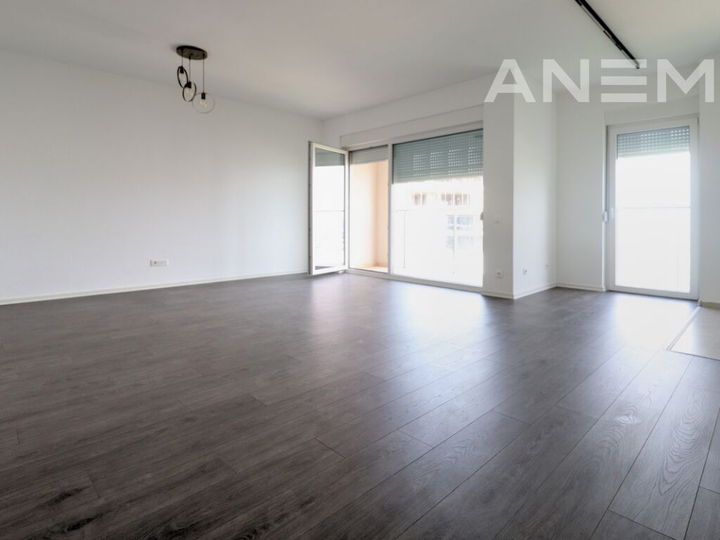 Zyre me qira 82m2 në Veternik