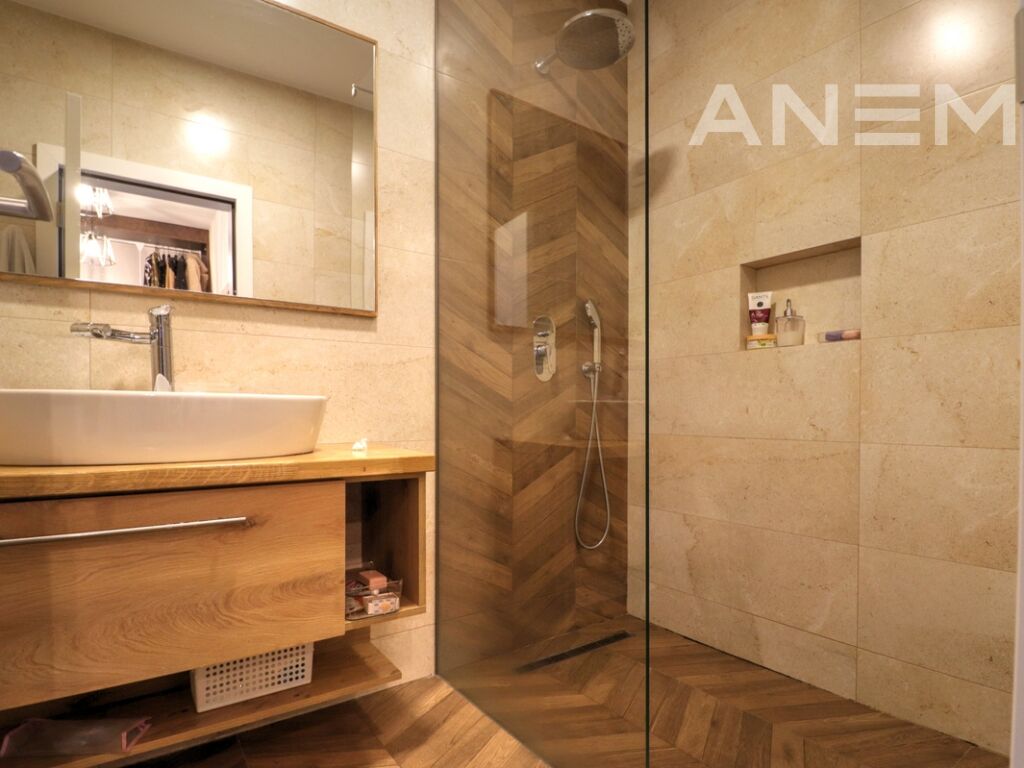 Apartment for rent with 4 bedrooms in Arberi.15