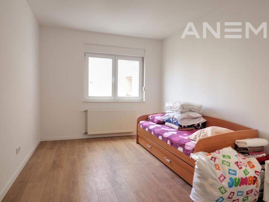Zyre me qira me 3 hapësira pune në Mati 14