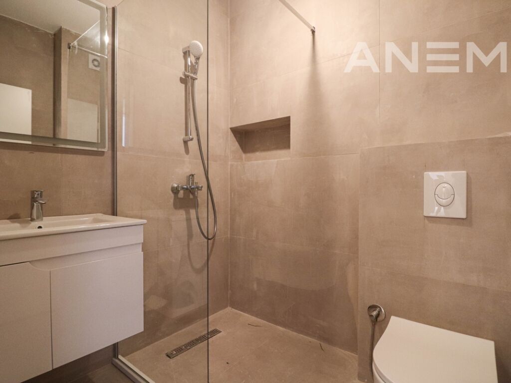 Office for rent with 3 workspaces in the Veternik neighborhood