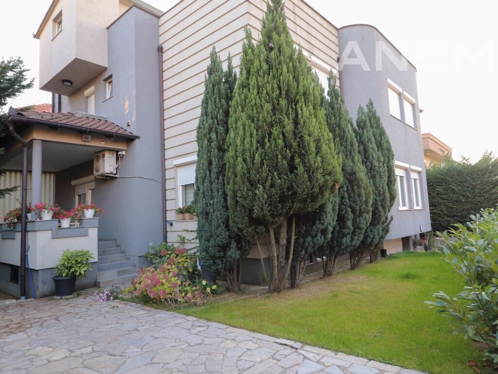 Shtëpi në shitje 600m² në Veternik0