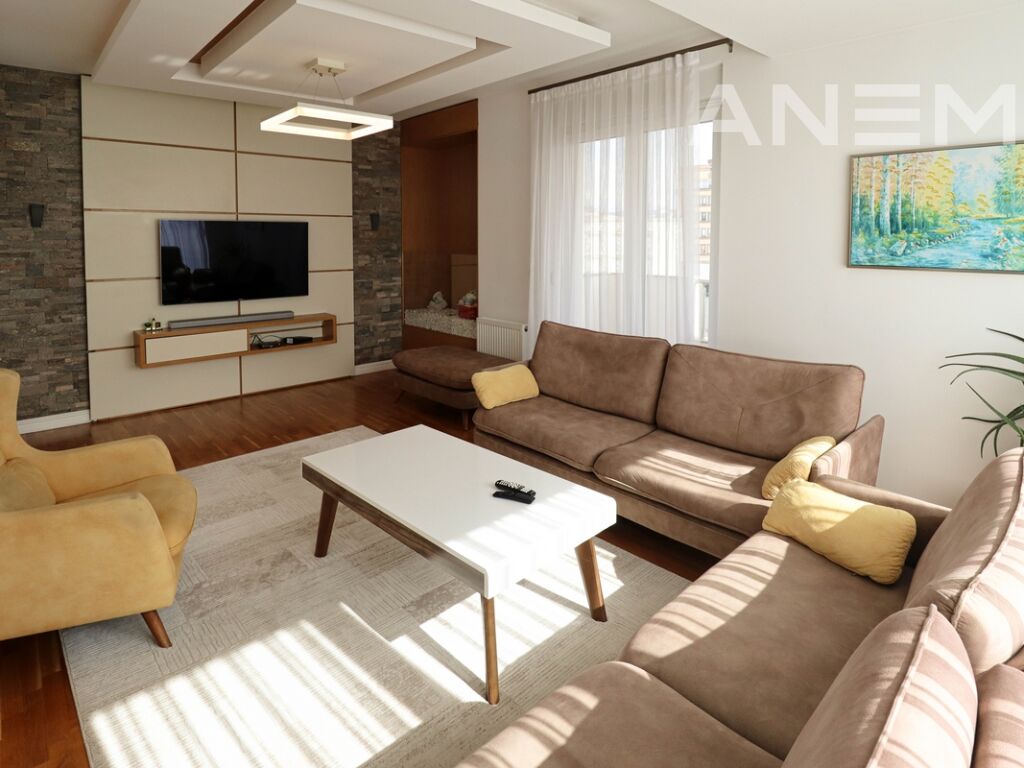 Penthouse me qira me 3 dhoma gjumi në Lagjen e Spitalit2