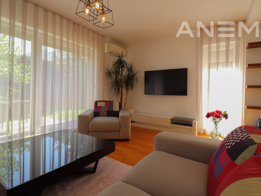 Shtëpi në shitje 174m² + 42m² në lagjen Marigona Residence