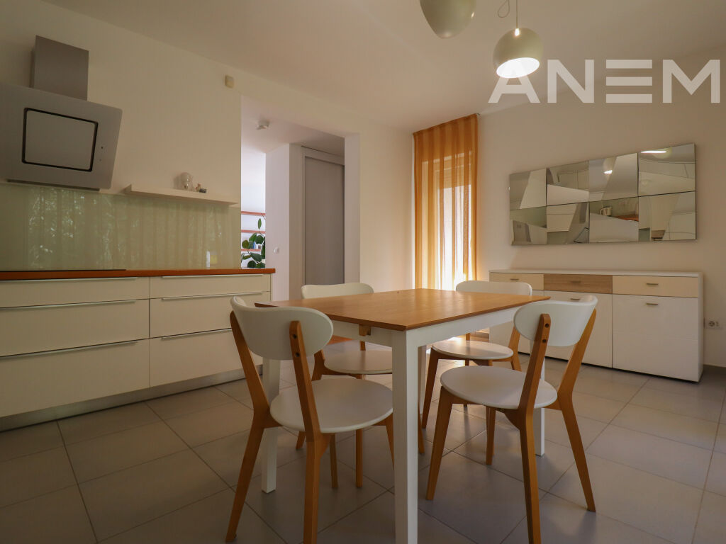 Shtëpi në shitje 174m² + 42m² në lagjen Marigona Residence