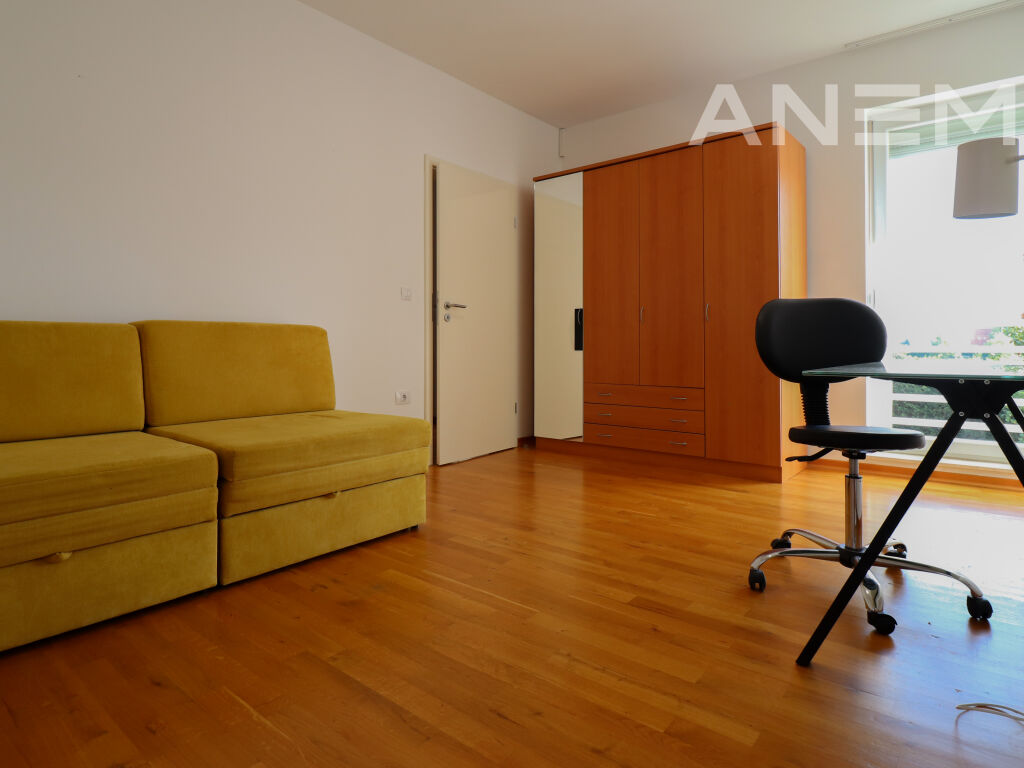 Shtëpi në shitje 174m² + 42m² në lagjen Marigona Residence