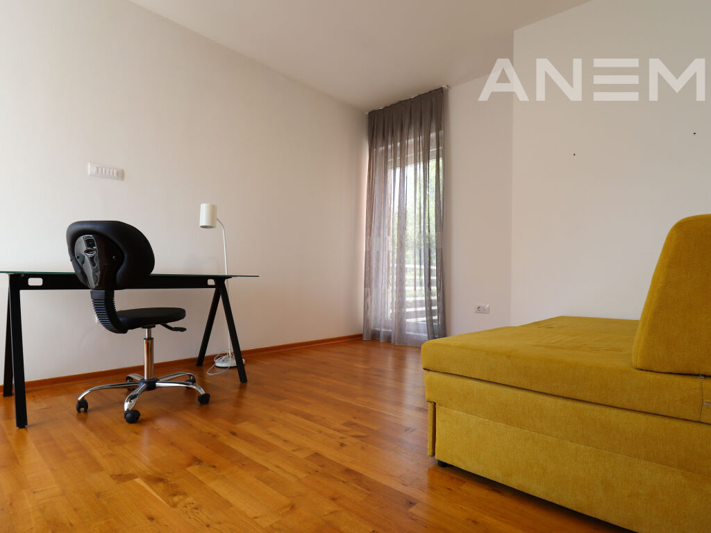 Shtëpi në shitje 174m² + 42m² në lagjen Marigona Residence