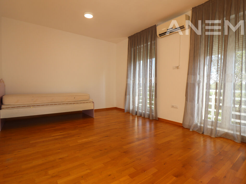Shtëpi në shitje 174m² + 42m² në lagjen Marigona Residence