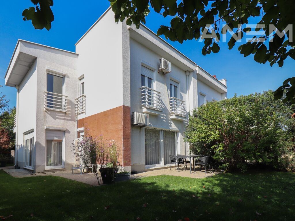 Shtëpi në shitje 174m² + 42m² në lagjen Marigona Residence