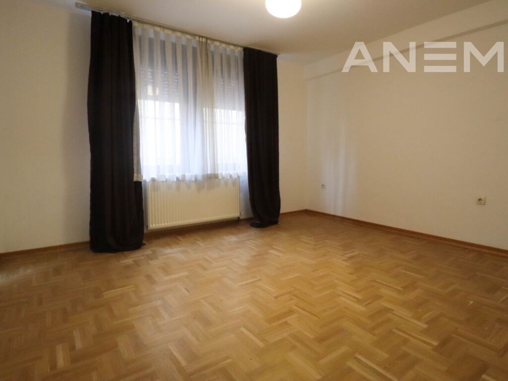 Shtëpi me qira me 10 hapësira pune në Arbëri4