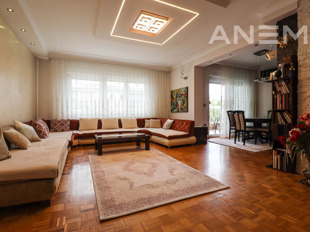 Banesë në shitje 117m² në Ulpianë