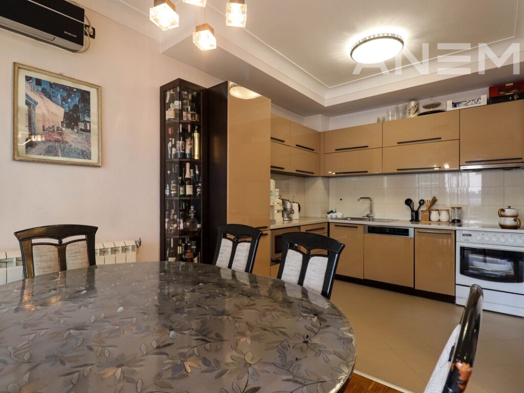 Banesë në shitje 117m² në Ulpianë