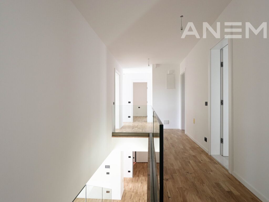 Shtëpi me qira 231m² në lagjen e Artë12