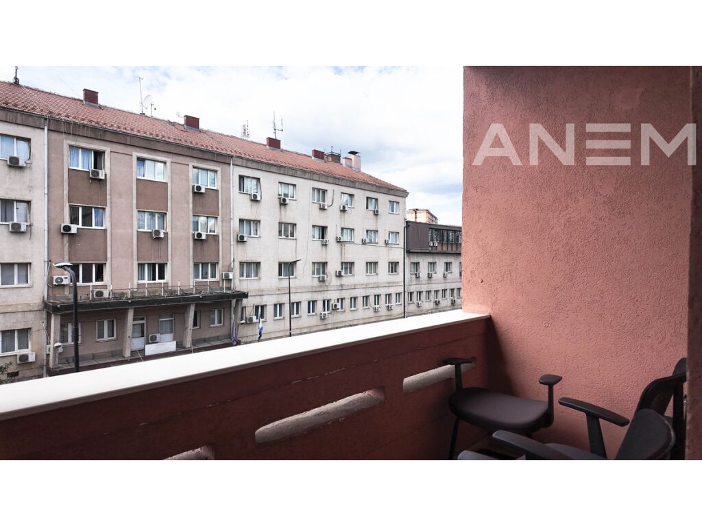 Zyre me qira me 3 hapësira pune në Qendër