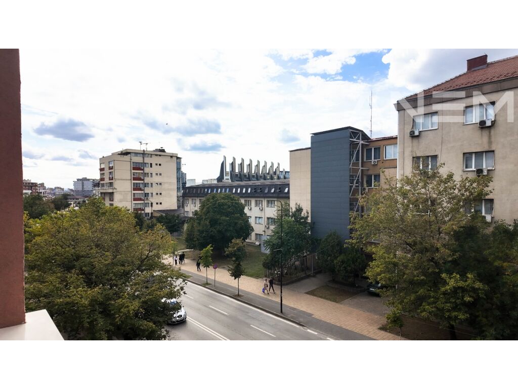 Zyre me qira me 3 hapësira pune në Qendër