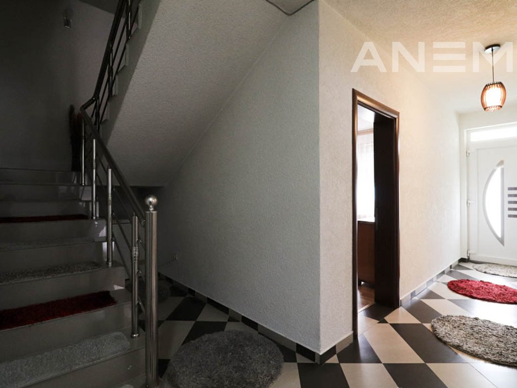 Shtëpi me qira 331m² në lagjen Taslixhe11