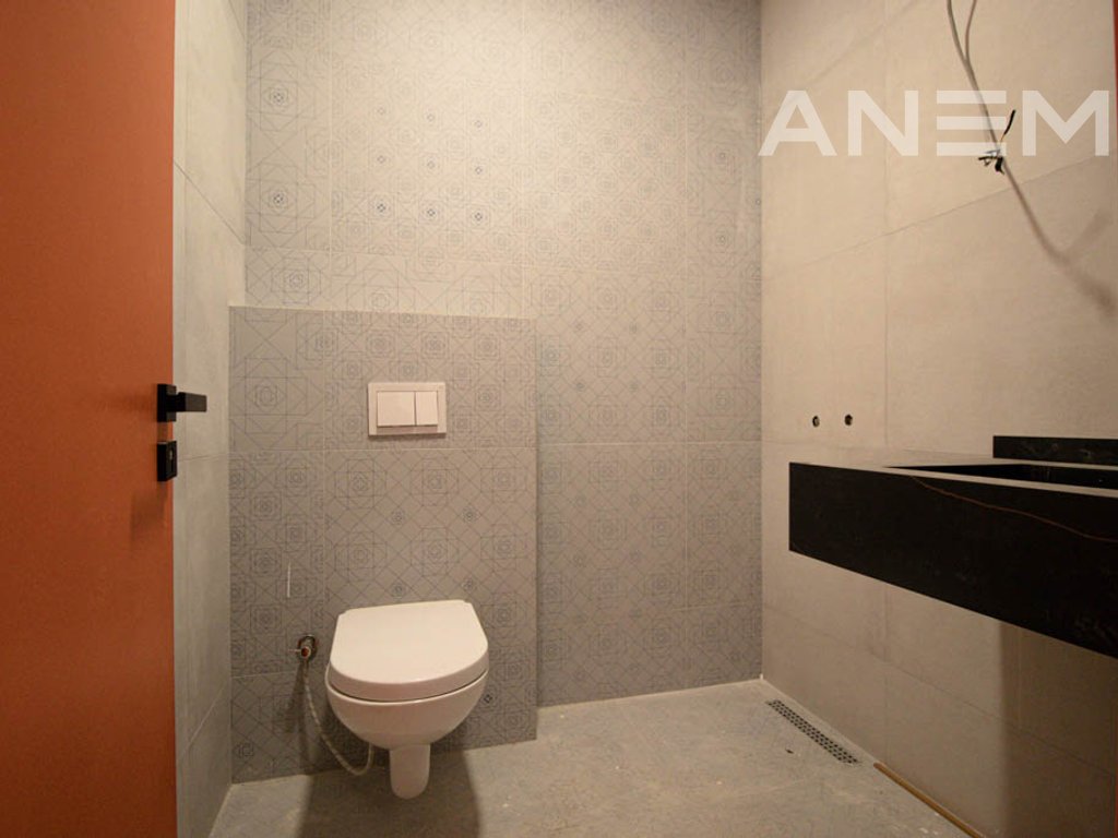Banesë/Zyre me qira me 5 hapësira pune në Lakrishtë14