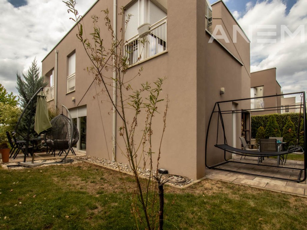 Shtëpi në shitje 202m² në lagjen Qershia