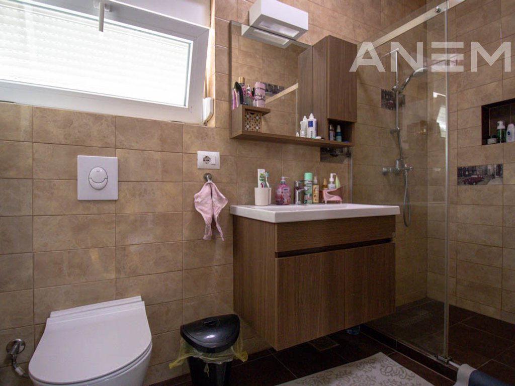 Shtëpi në shitje 202m² në lagjen Qershia