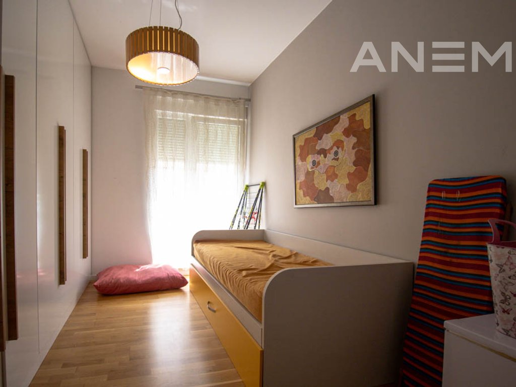 Shtëpi në shitje 202m² në lagjen Qershia