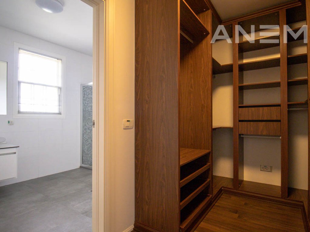 Shtëpi në shitje 263m² në Fshatin Ndërkombëtar