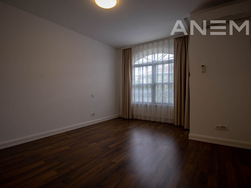 Shtëpi në shitje 263m² në Fshatin Ndërkombëtar