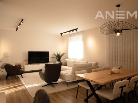 Penthouse me qira me 3 dhoma gjumi në Rrugën B