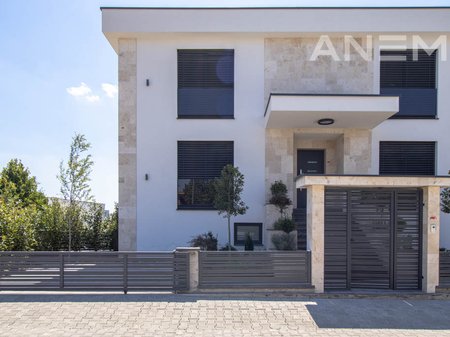 Shtëpi në shitje 550m² në Veternik