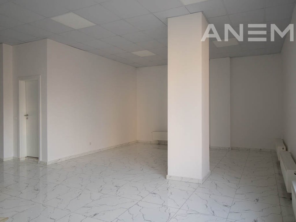 Lokal me qira 180m2 në Tophane