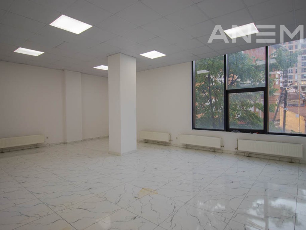 Lokal me qira 180m2 në Tophane