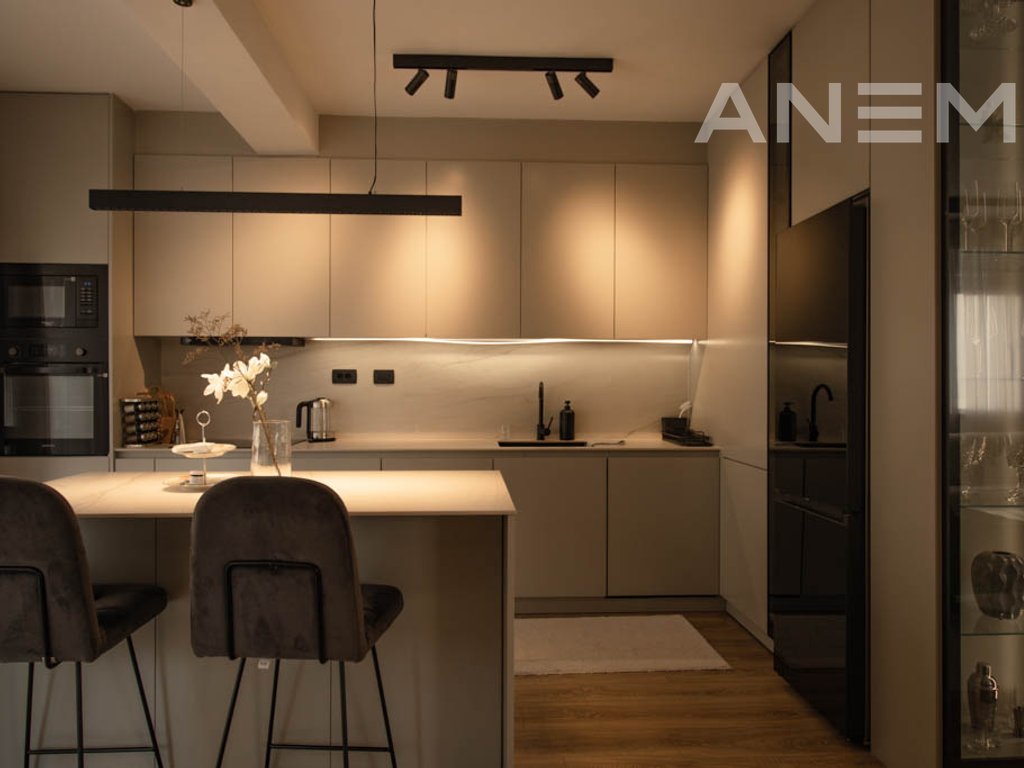 Penthouse me qira me 3 dhoma gjumi në Rrugën B