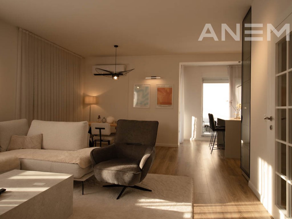 Penthouse me qira me 3 dhoma gjumi në Rrugën B