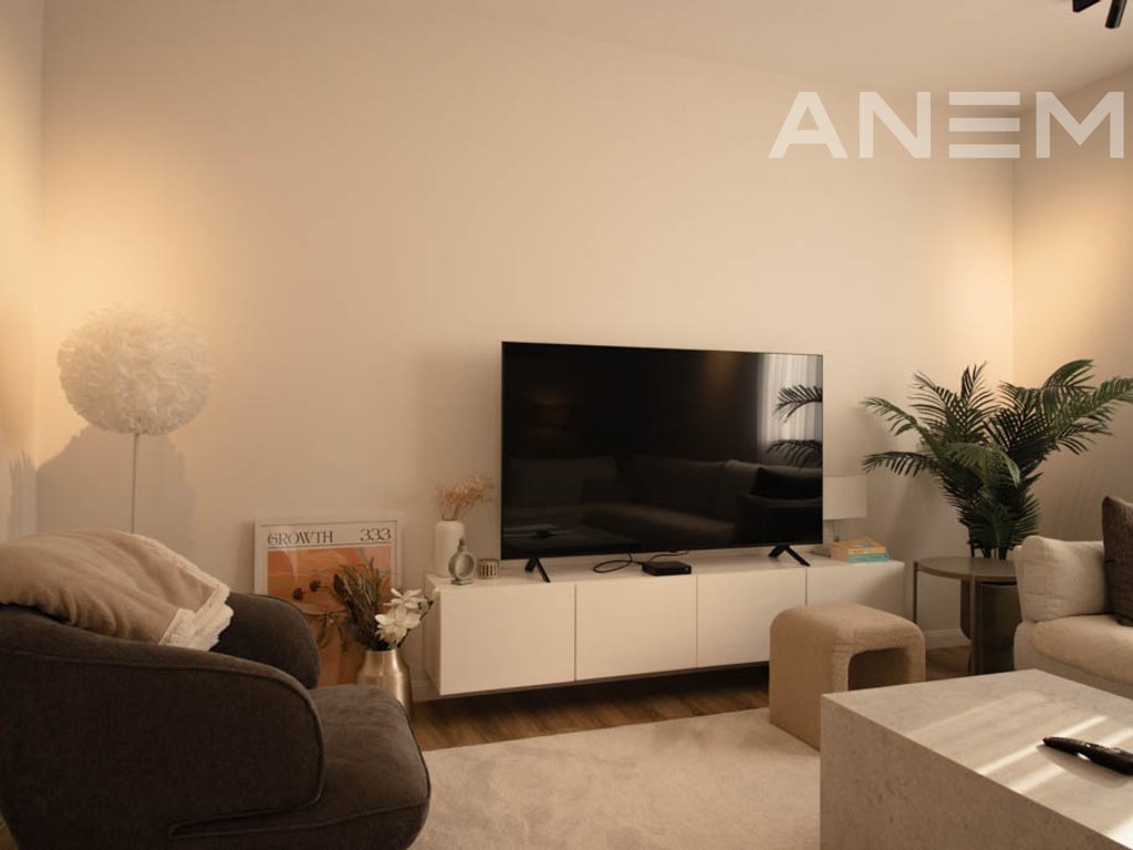 Penthouse me qira me 3 dhoma gjumi në Rrugën B