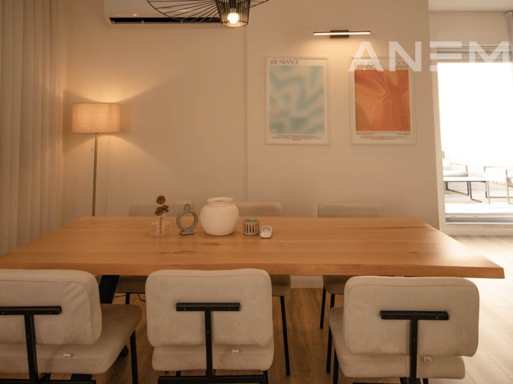 Penthouse me qira me 3 dhoma gjumi në Rrugën B