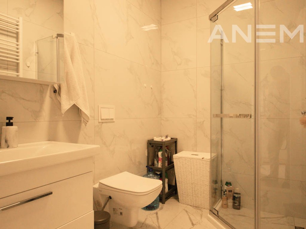Penthouse me qira me 3 dhoma gjumi në Rrugën B
