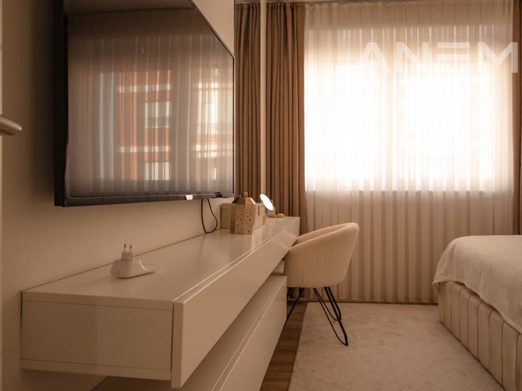 Penthouse me qira me 3 dhoma gjumi në Rrugën B