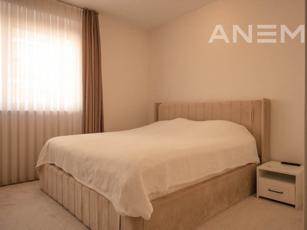 Penthouse me qira me 3 dhoma gjumi në Rrugën B