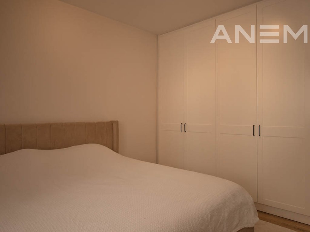 Penthouse me qira me 3 dhoma gjumi në Rrugën B
