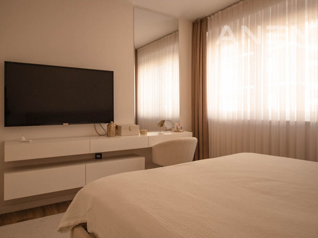 Penthouse me qira me 3 dhoma gjumi në Rrugën B