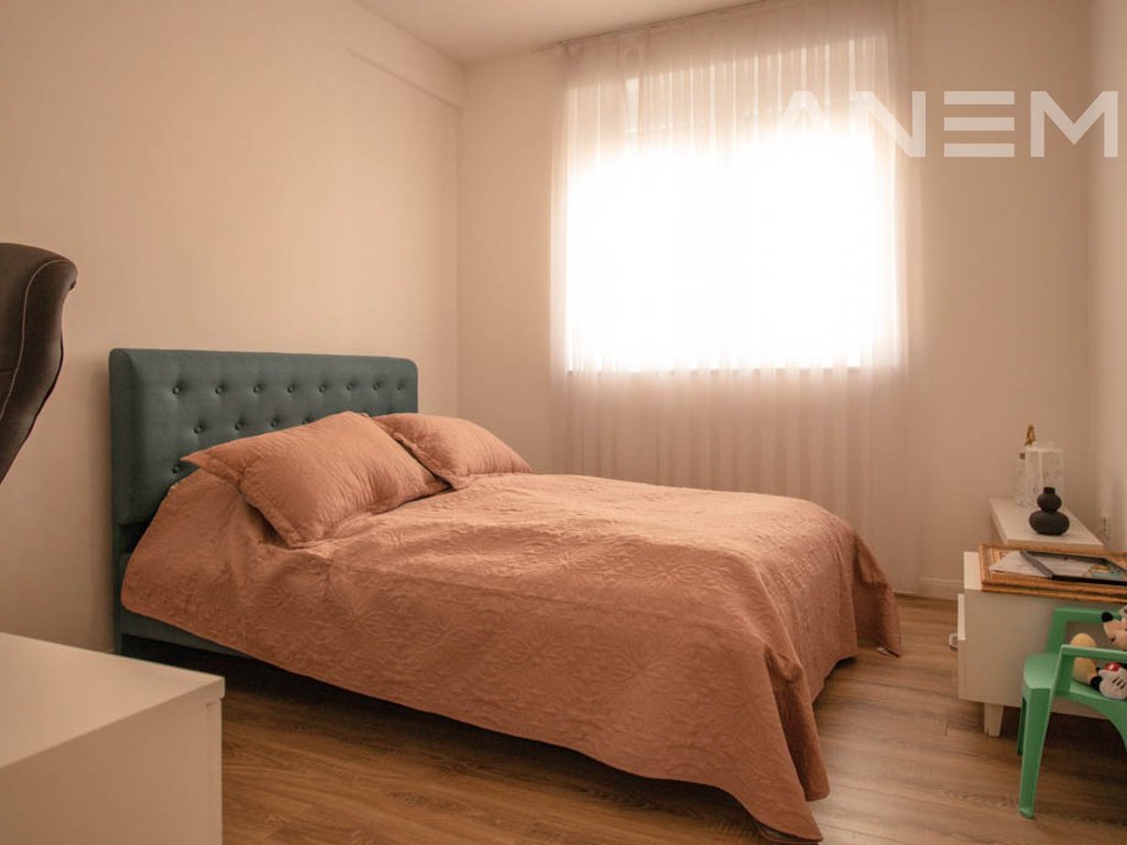Penthouse me qira me 3 dhoma gjumi në Rrugën B