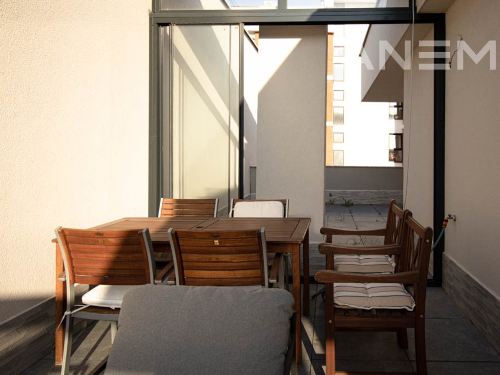 Penthouse me qira me 3 dhoma gjumi në Rrugën B