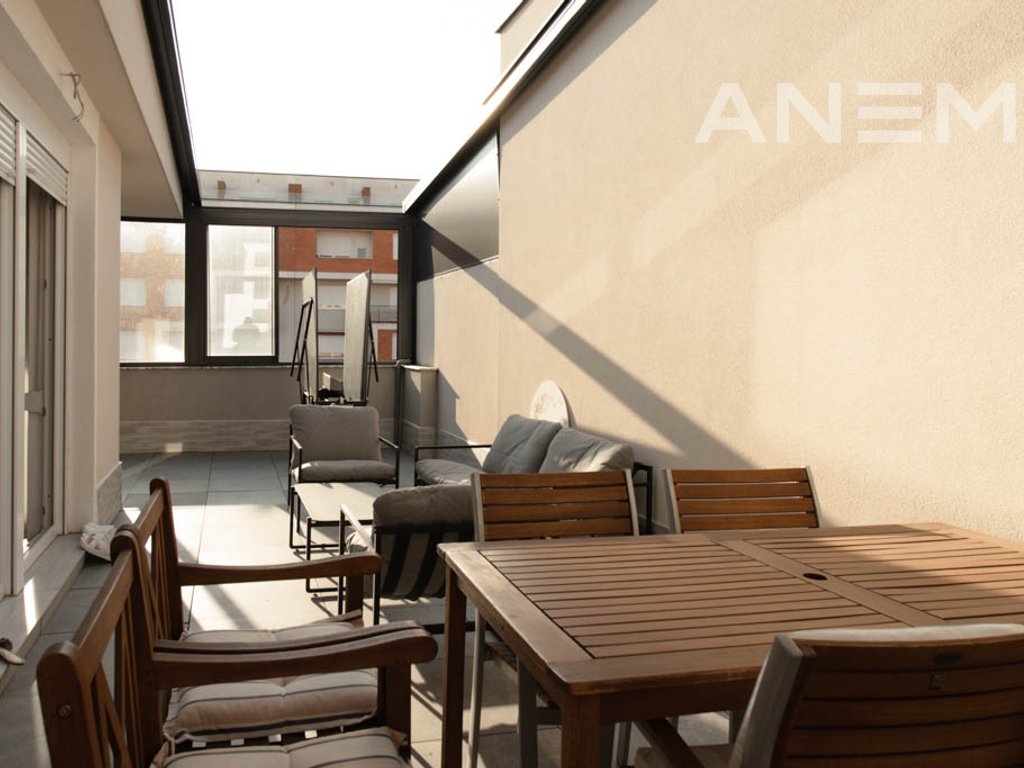 Penthouse me qira me 3 dhoma gjumi në Rrugën B